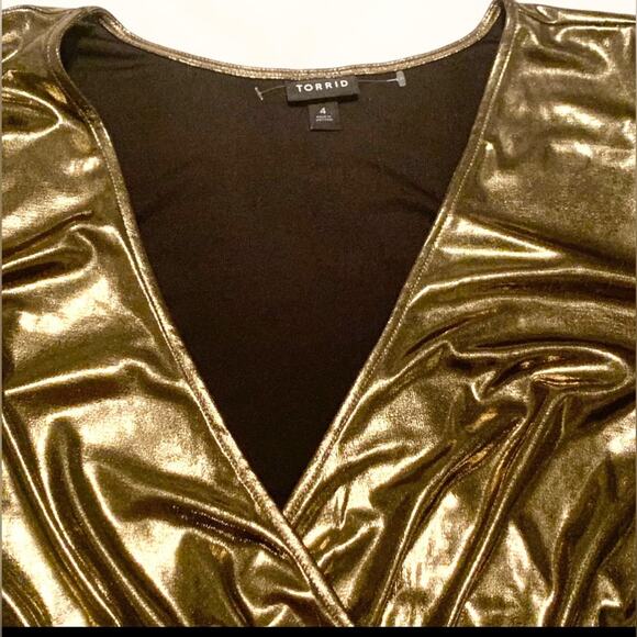 4X-TORRID Women’s Liquid Shine Surplice Split Sleeve Peplum Top, Gold, Size 4X - Picture 3 of 12